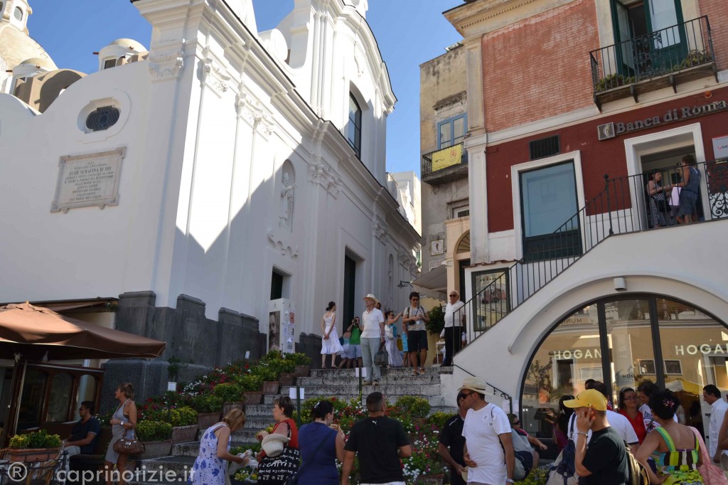 capri assalto turismo piazza