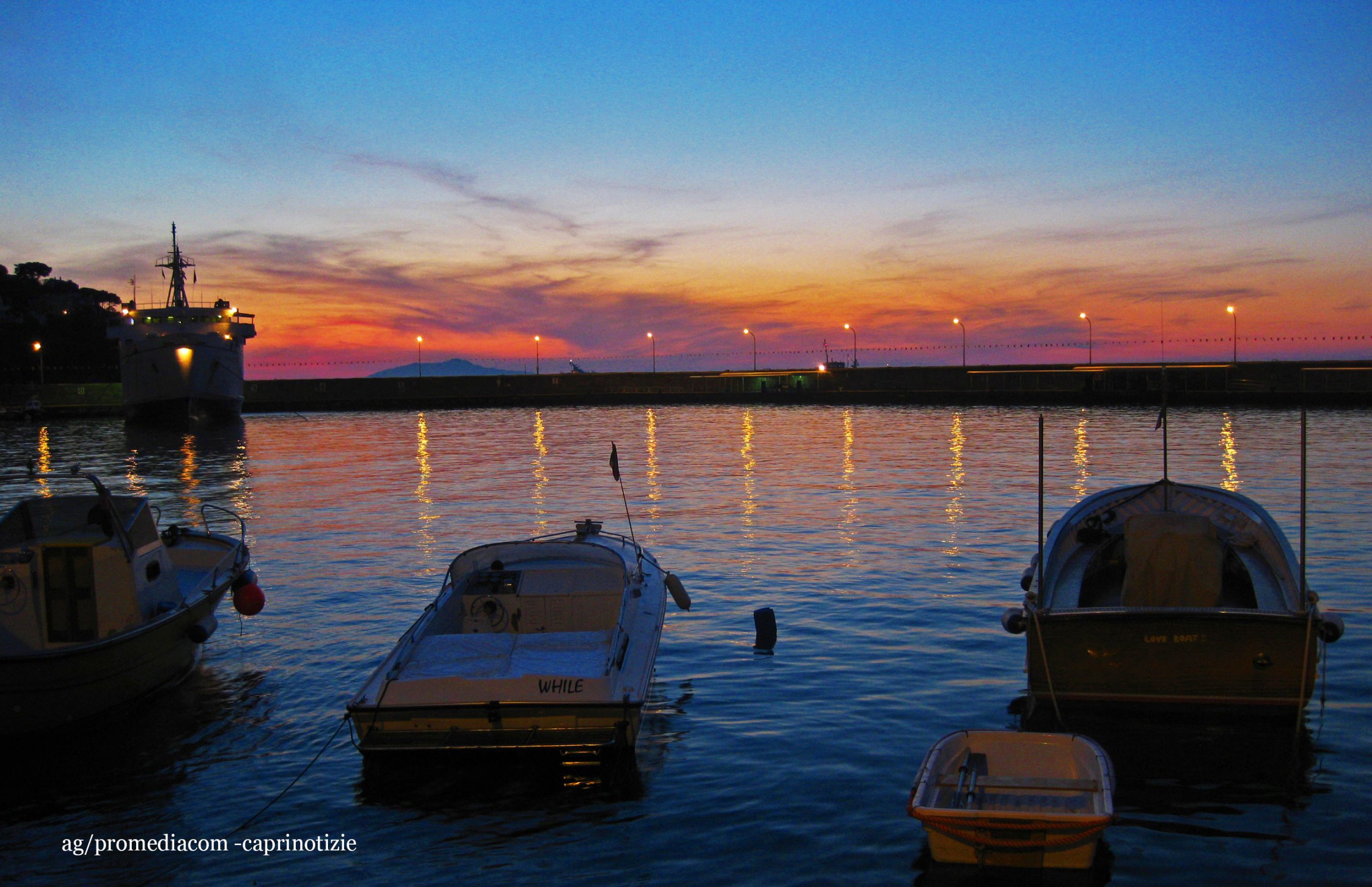 foto Tramonto nel Mare capri marina grande foto Tramonto nel Mare capri marina grande