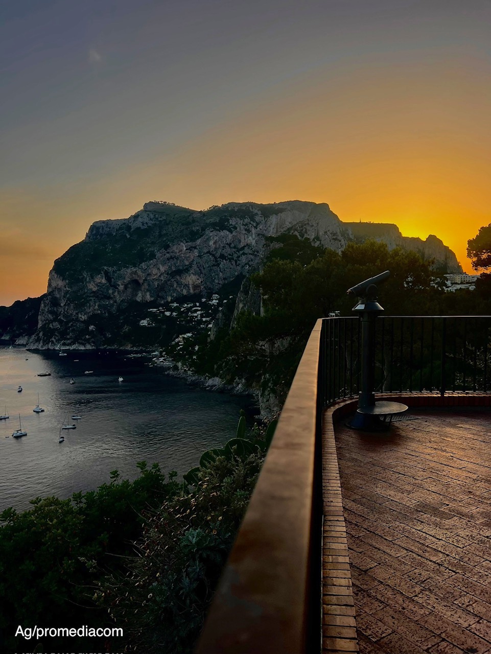 foto Tramonto mare Punta Tragara Capri foto Tramonto mare Punta Tragara Capri